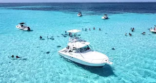 34 ft Luhrs private charter boat at Stingray City, Grand Cayman